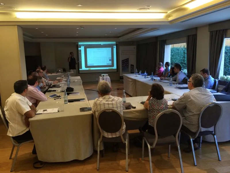 Sala del Hotel Gallery de Barcelona con asistentes reunidos en la jornada Apple Tech Series sobre desarrollo de apps para empresas