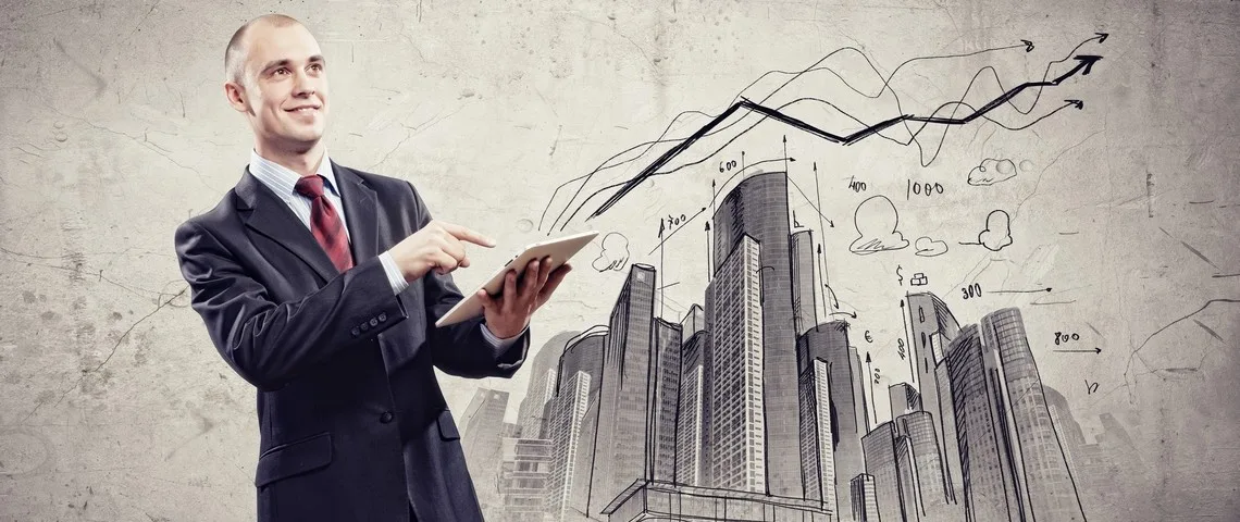 Comercial con tablet señalando gráficos de crecimiento de ventas gestionadas con CRM