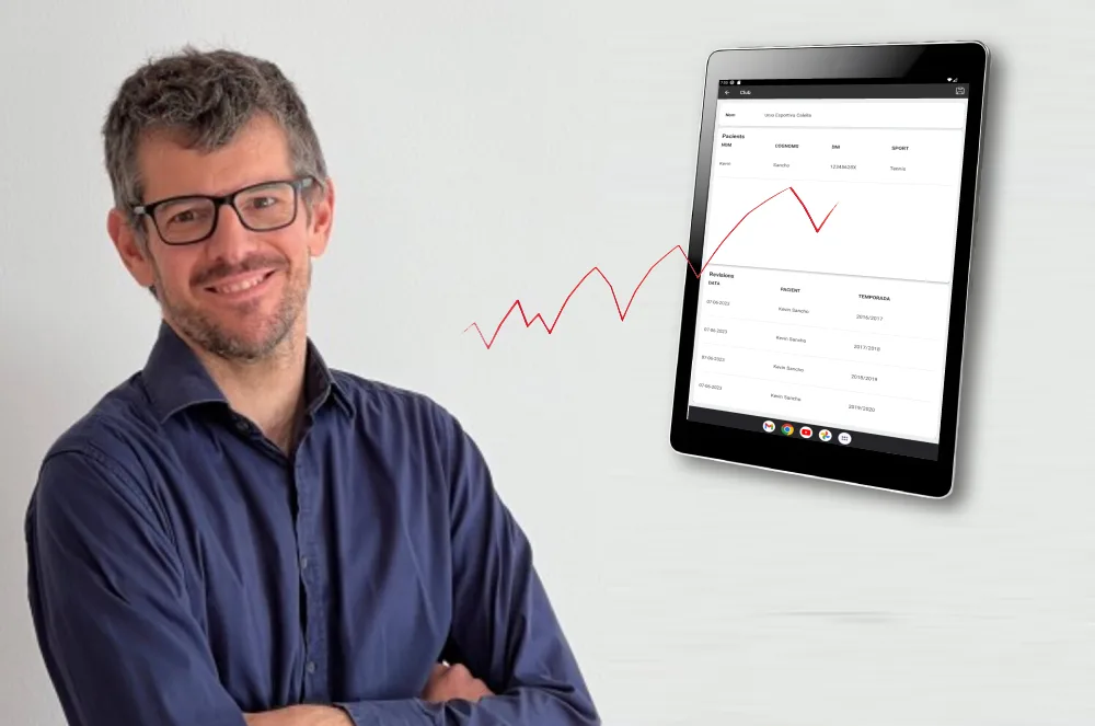 Dr. Bernat de Pablo junto a tablet mostrando el software a medida para revisiones médicas deportivas