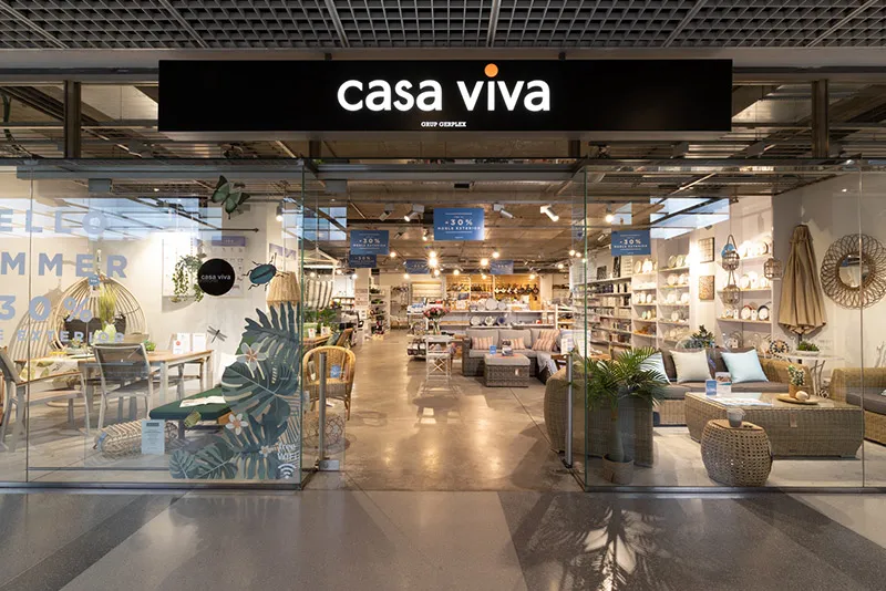 Búsqueda de referencias en la app Casa Viva en móvil con listado de productos, códigos EAN y fotografías de catálogo